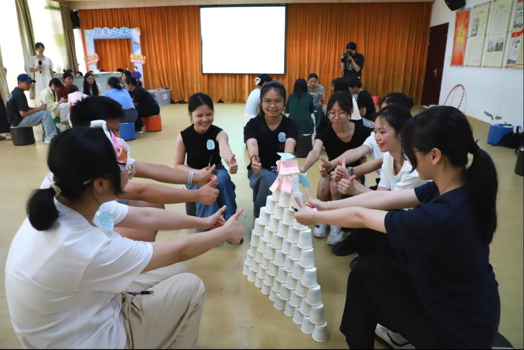 我校举办“树立希望，点亮心灯”朋辈团体心理辅导活动