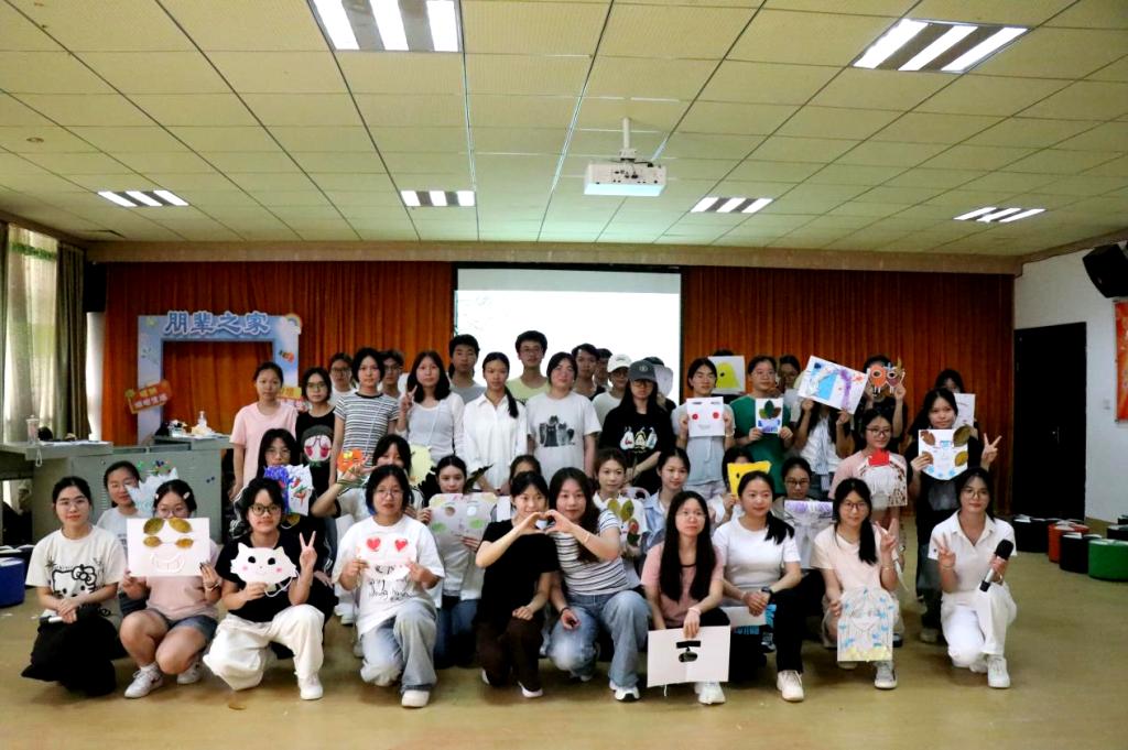 我校举行“心有力量，向暖而生”朋辈团体心理辅导系列活动之“情绪敢表达”