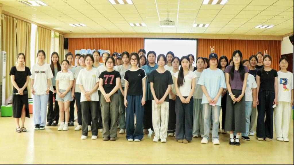 我校举行“心有力量,向暖而生”朋辈团体心理辅导系列活动之“悦纳本真” 我校举行“心有力量,向暖而生”朋辈团体心理辅导系列活动之“悦纳本真”